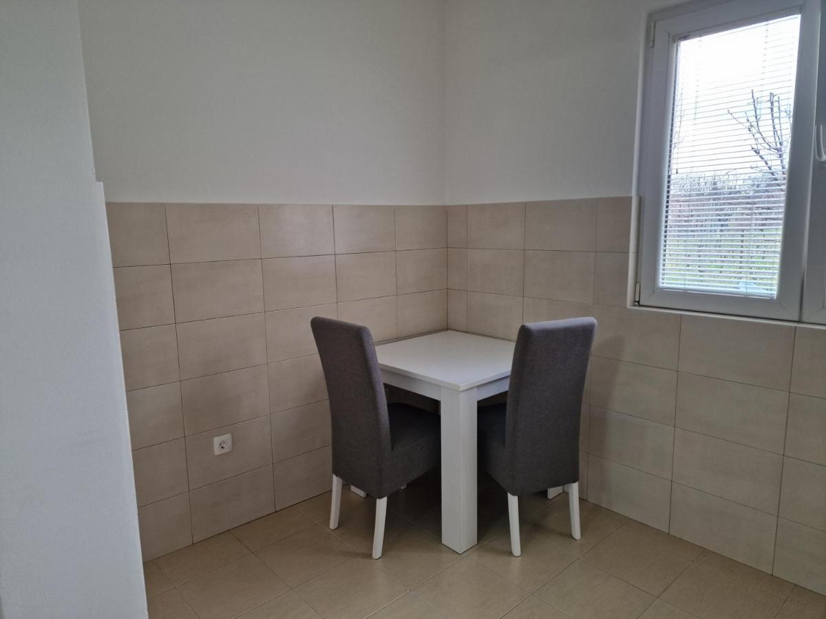 بودغوريتْسا Apartman Tolosi المظهر الخارجي الصورة